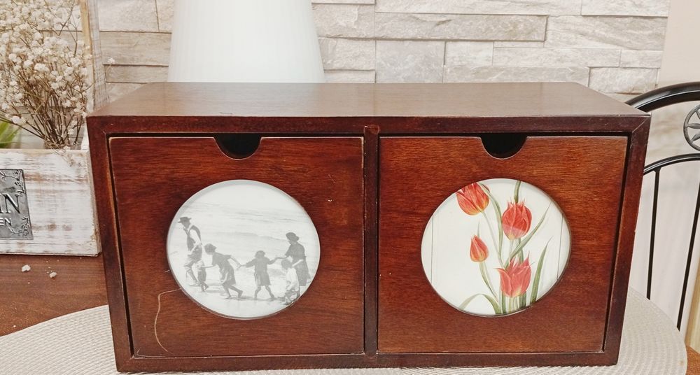 Drewniany kuferek/szkatułka na bibeloty.