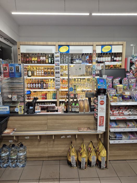 Sprzedam wyposażenie sklepu.