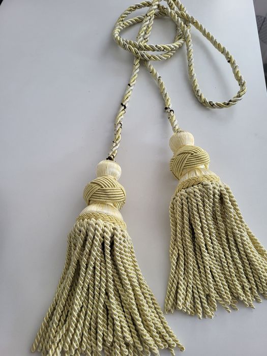 Декор для штори.,б/у.Ціна-200 гривень.