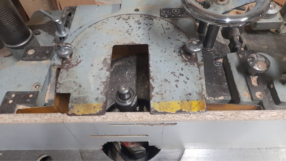 Frezarka dolnowrzecionowa