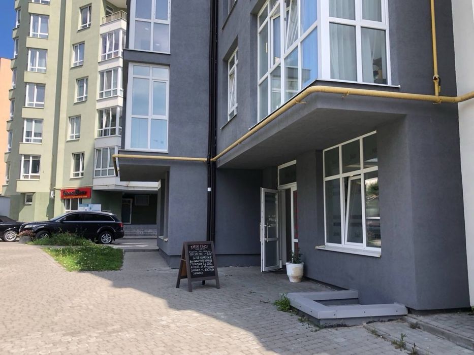 Оренда фасадного приміщення з євроремонтом — вул. Антонича 11, 95м2