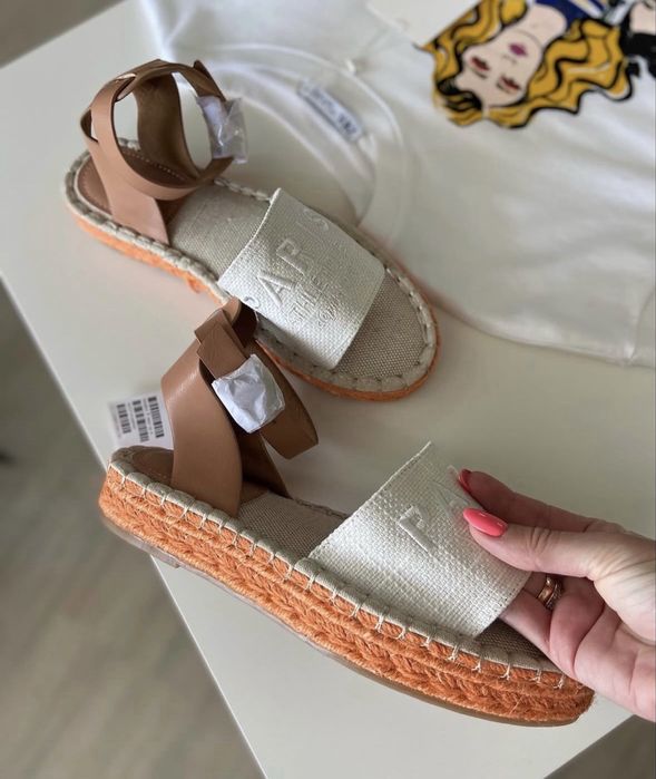 Шльопанці, босоніжки h&m нові