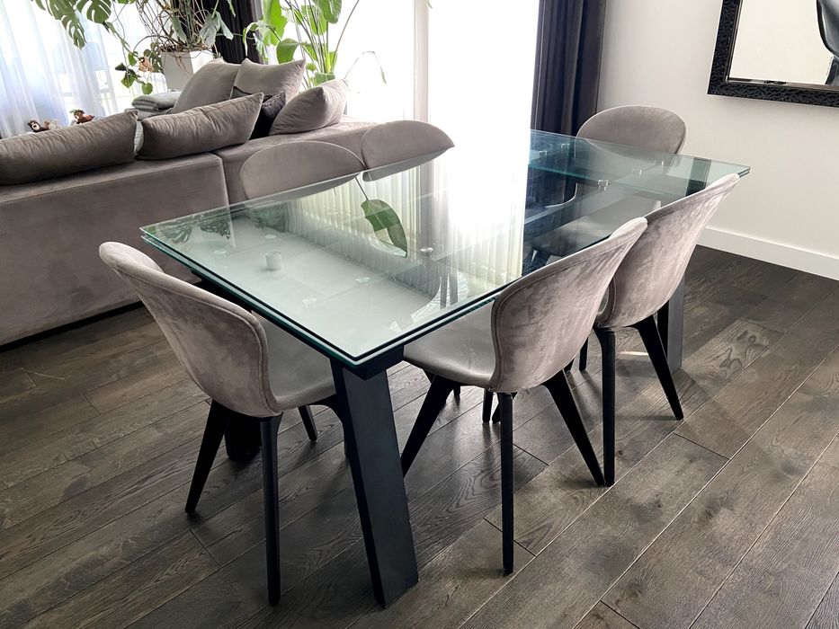 Stół rozkładany Calligaris Levante z krzesłami BoConcept