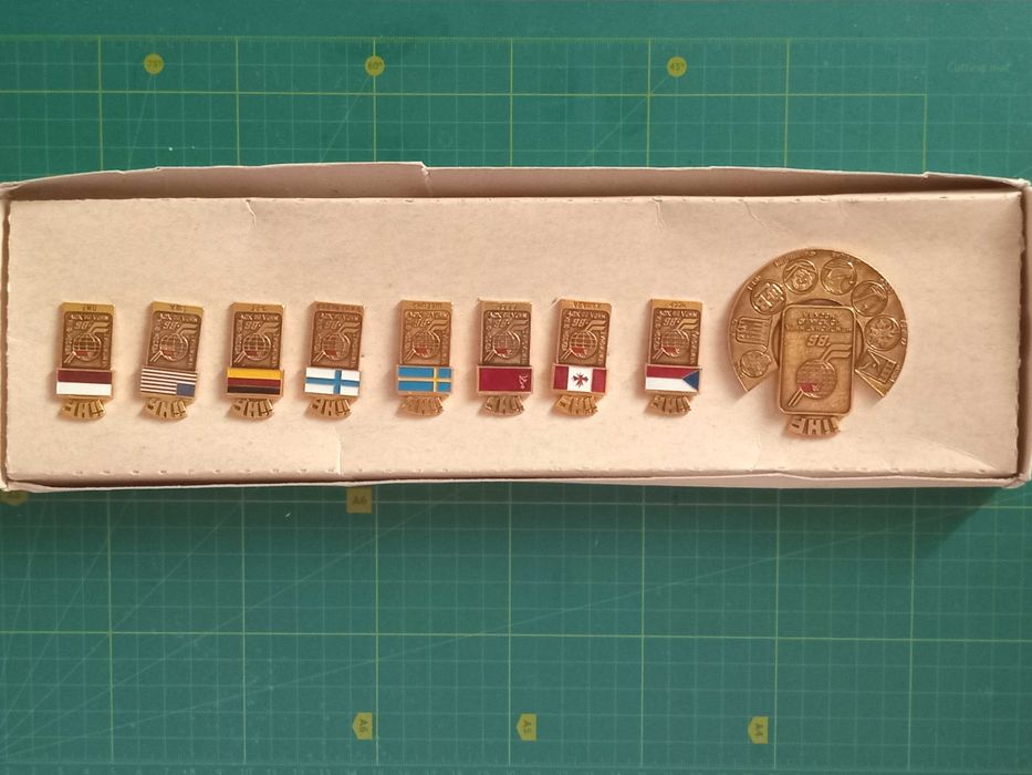 Набор значков хоккей чм 1986г