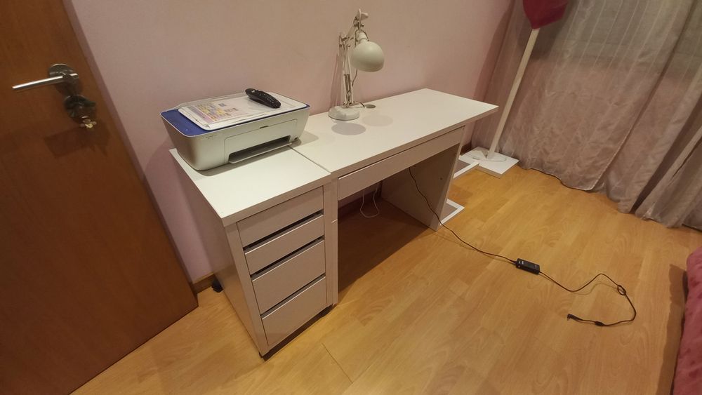 Secretária + módulo de gavetas ikea