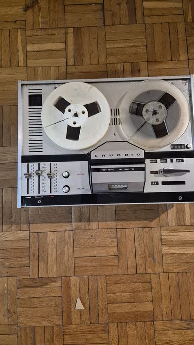 Magnetofon szpulowy  Grundig TK121