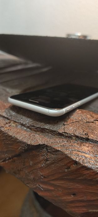 iPhone SE 2020 c/ Caixa Original - Ecrã Impecável (Bateria 73%)
