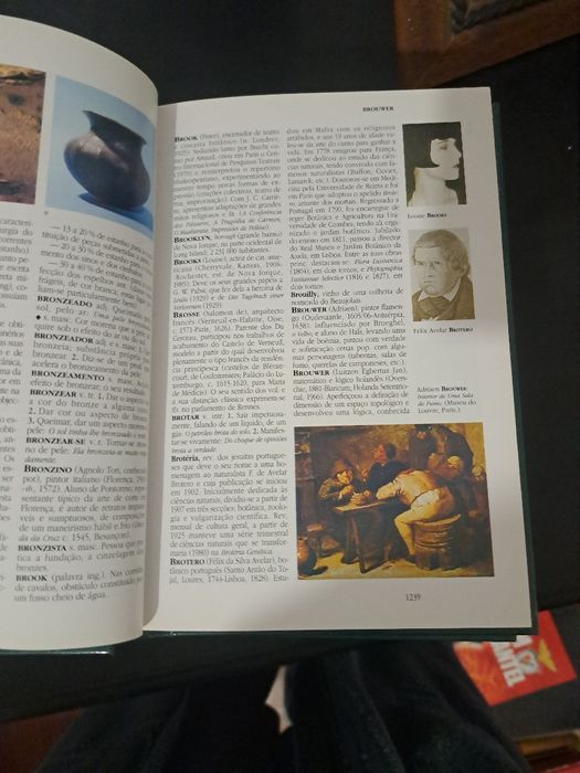 Enciclopédia Larousse