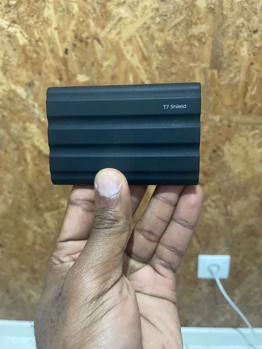 Samsung Ssd 1TB ( T7 Shield)