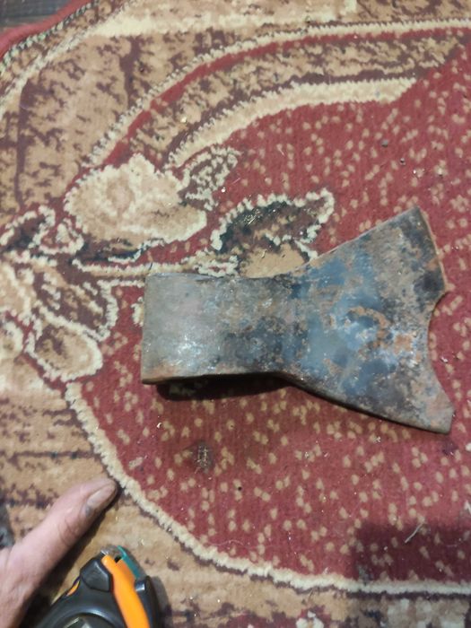 Сокира під відновлення