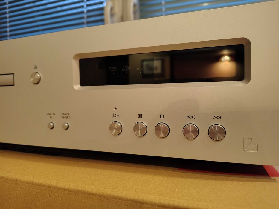 Odtwarzacz CD: Luxman D-03X