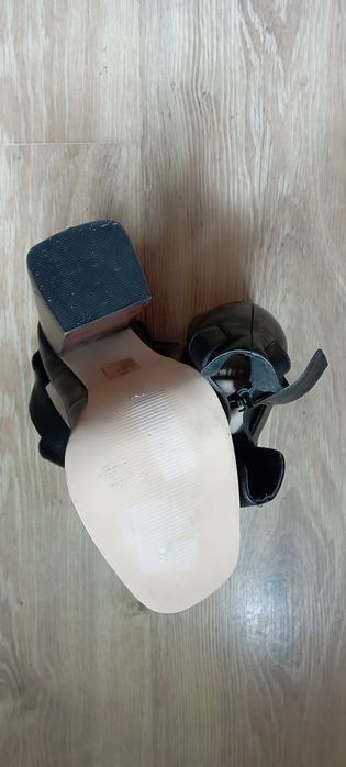 Botki skórzane na słupku faith 40