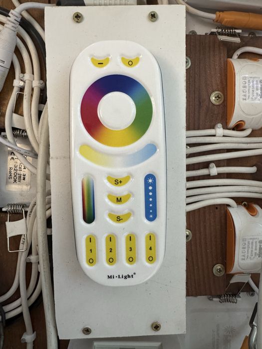 Велика дизайнерська LED люстра RGB+CCT на пульті, 4 канали, дерево, світильник, підвісна, стельова