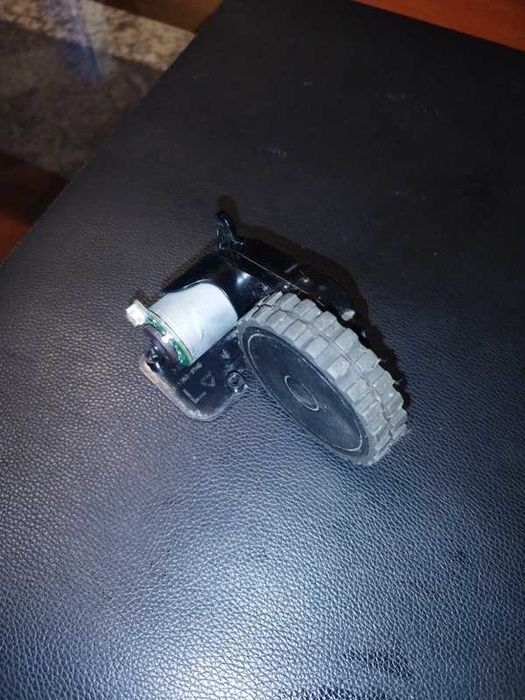 Roda esquerda cecotec conga 2290