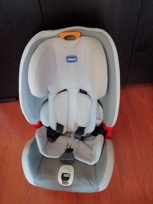 Cadeira auto Chicco YOUniverse Fix (9 aos 36 kg)
