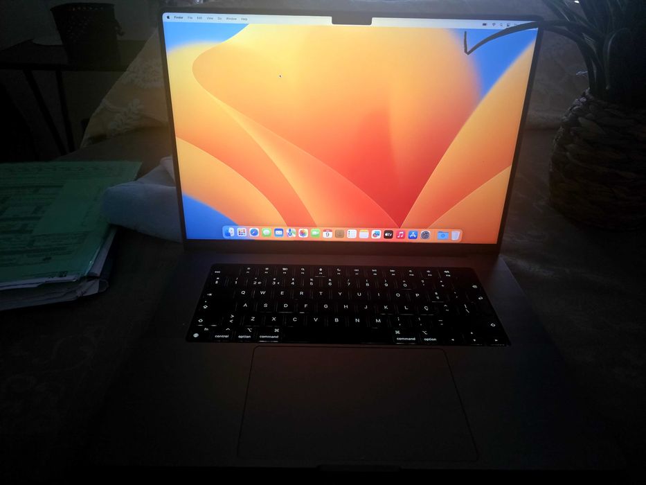 MacBook Pro 16" 2021 M1 Pro 16GB RAM 512GB SSD