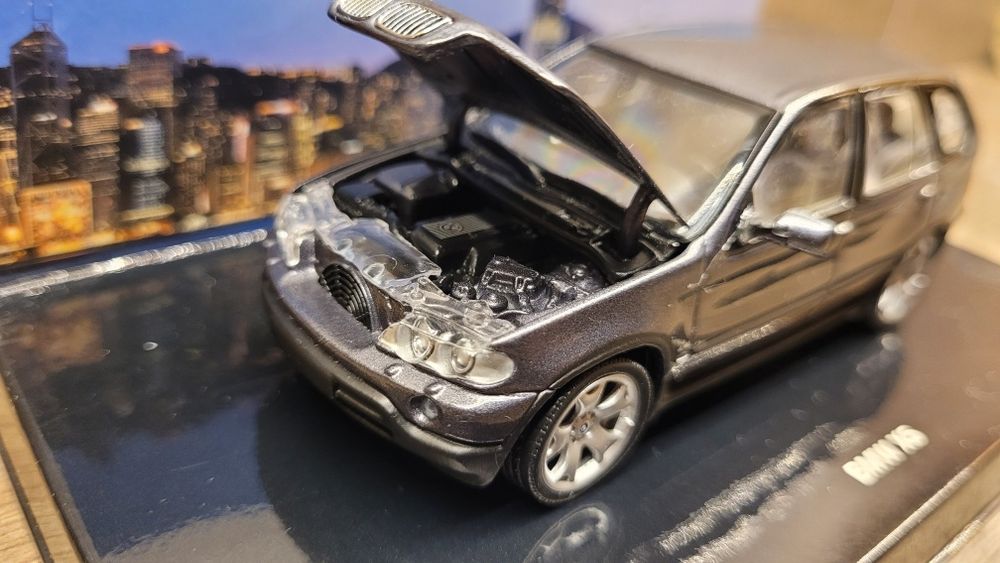 MINICHAMPS BMW X5 E53 Flavours of Asia 1:43 Hong Kong