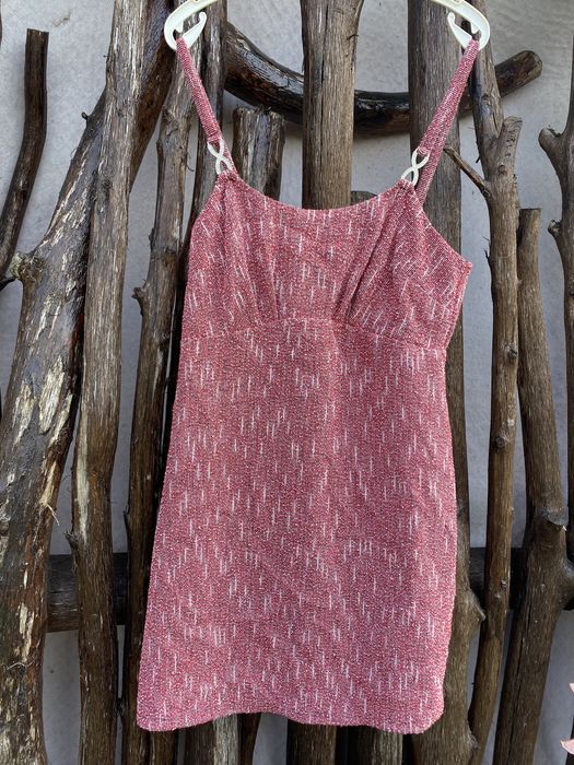 Червона сукня