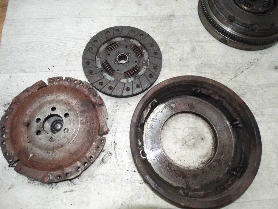 Маховик+зчеплення  двигуна 1.4/1.6/1.8i 1.9SDI 1.9TD GOLF 4 1999-2009