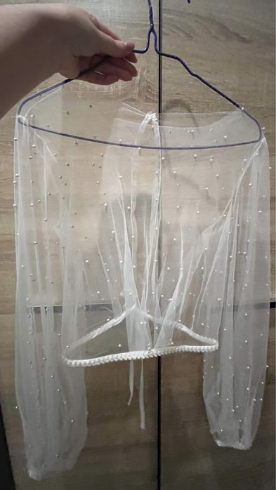 Біла накидка.