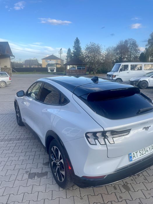 Ford mustang mach-е premium