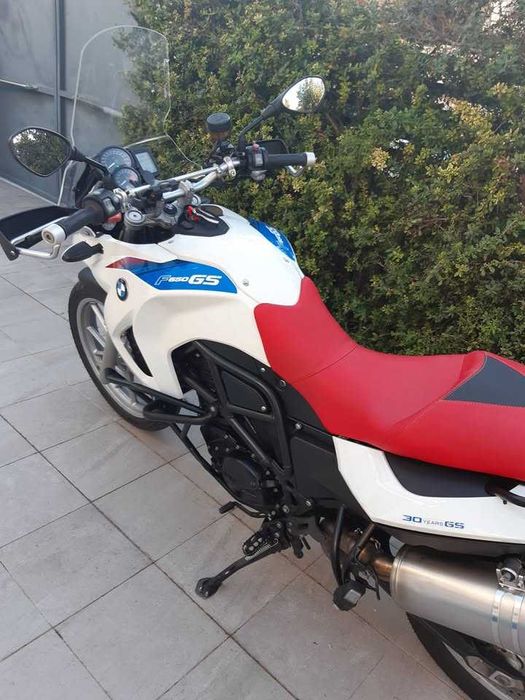 Bmw F650 Gs 2010, com 800cm3 de 70 Cv, edição limitada de comemoração dos 30 anos da Gs.