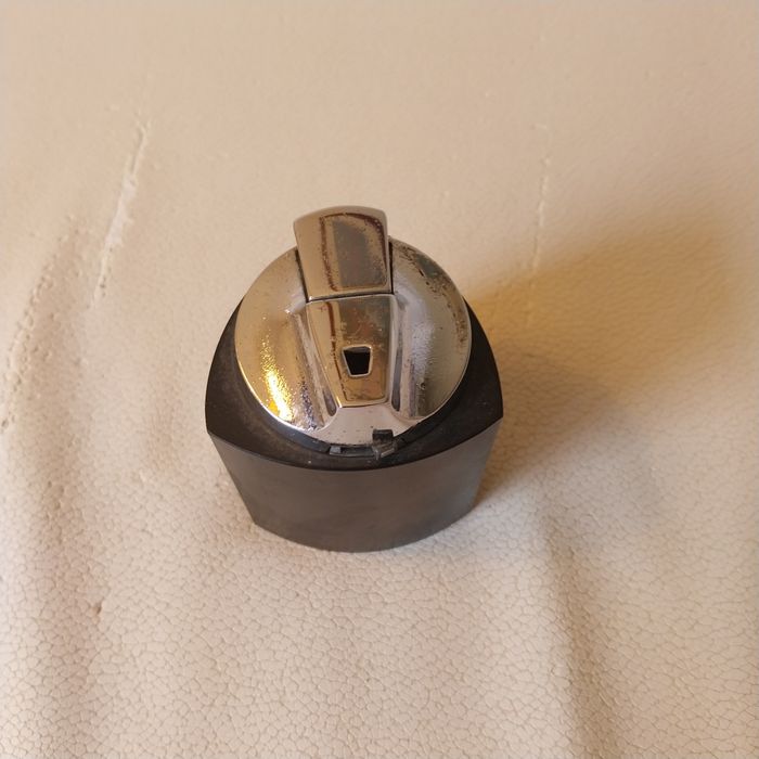 Isqueiro de Mesa Vintage Ronson Varaflame – Preto e Cromado
