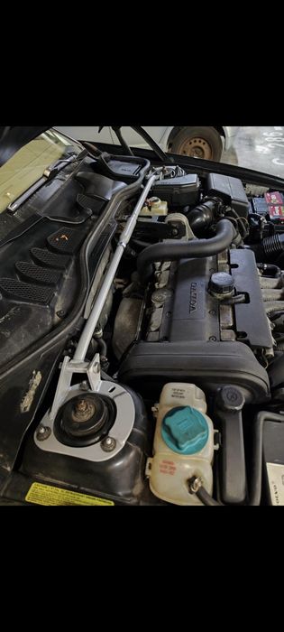 Rozpórka kielichów przód Volvo 850/V70/c70/s70 ze śruba rzymską