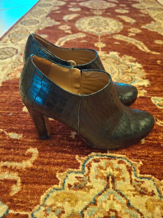 Botins em pele tamanho 38 Fericelli