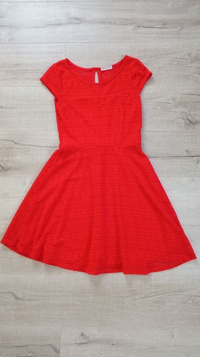 Czerwona koronkowa sukienka Greence L