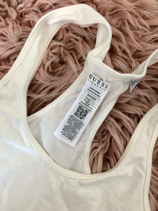 Biały top marki Guess