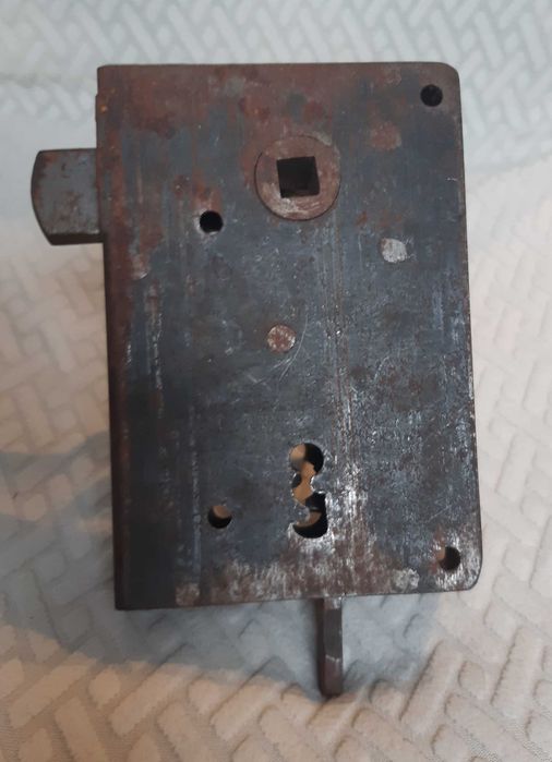 Zamek skrzynkowy puszkowy z kluczem