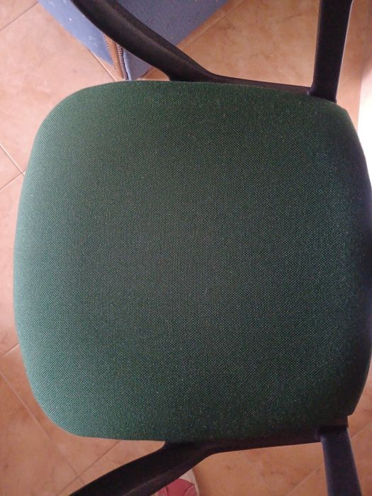 Cadeira de escritório de cor verde