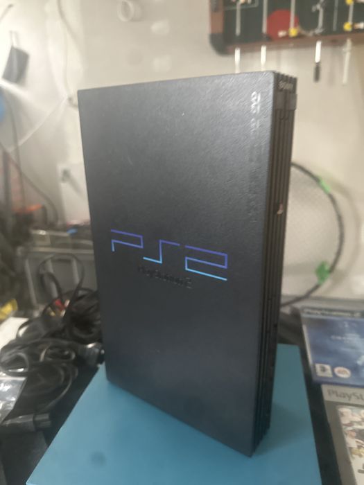 PS2 com cabos e dois comandos e jogos