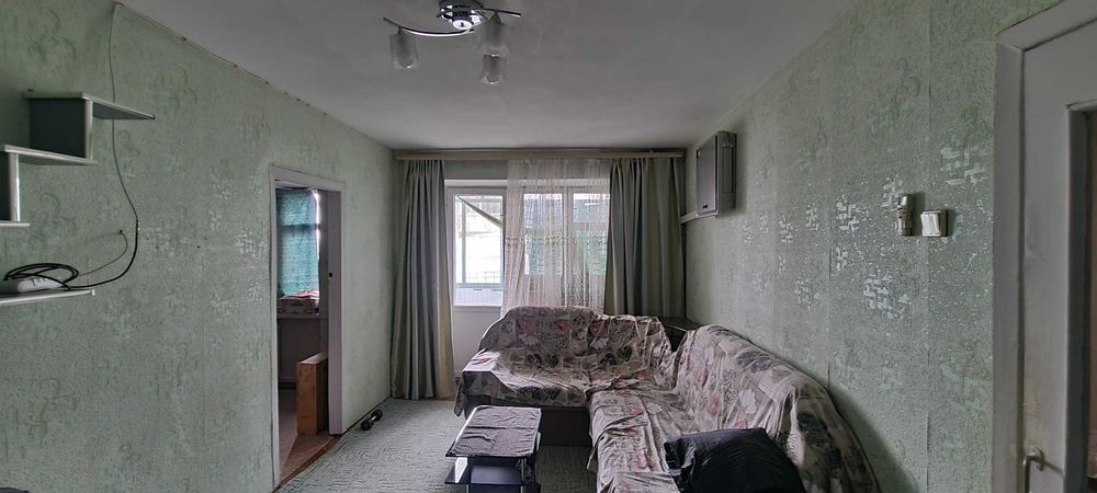 Продаж 3к квартири 56 кв. м на вул. Космонавтів