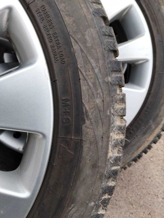 Продам зимние шины Toyo Observe GSI-5 215/55 R18" W+S   4 штуки