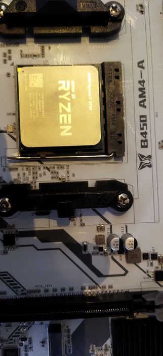 Kit Ryzen 7 2700 (8-Core) + 32GB RAM RGB + B450 Branca