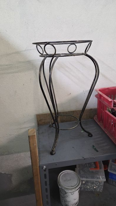 Kwietnik metalowe pod donicę