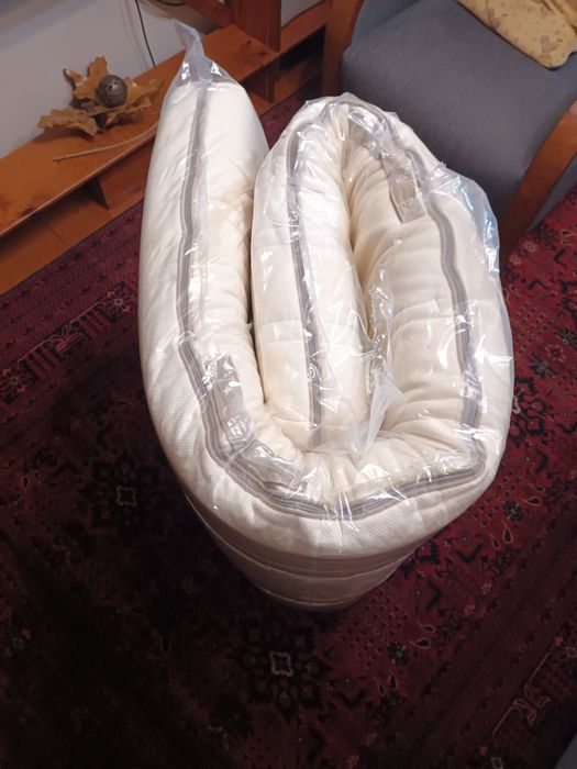 Cama solteiro de madeira + colchão