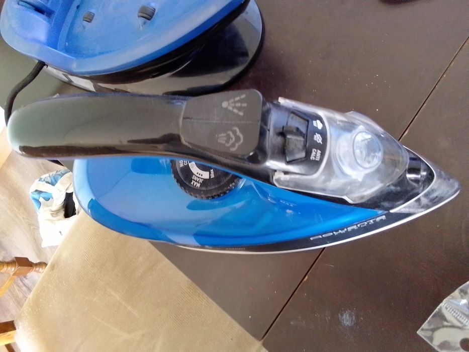 Vendo Ferro de Engomar a Vapor Sem Fios Rowenta (2400W)
