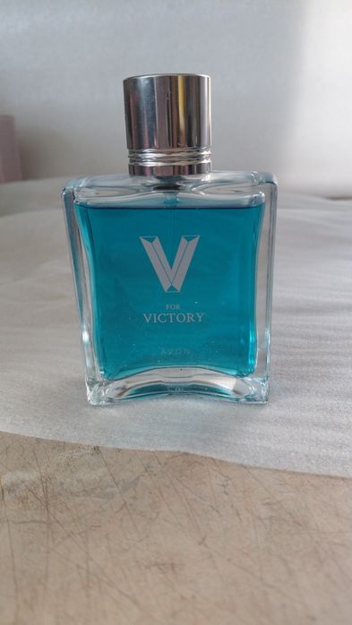 Avon  V for Victory dla niego for him
