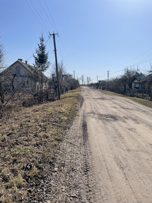 Ділянка  під будівництво з комунікаціями , погрібом та гаражем(!)