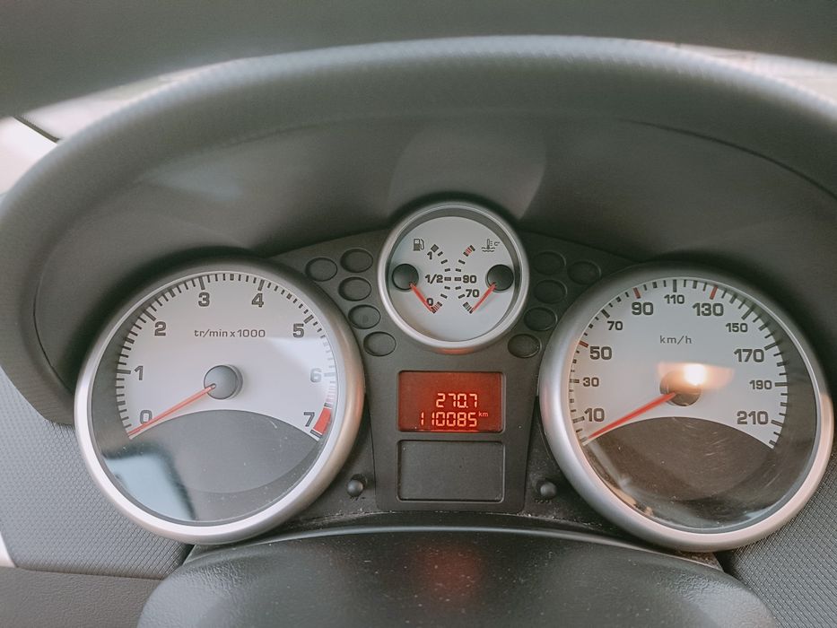 Piękny PEUGEOT 207 z niskim przebiegiem