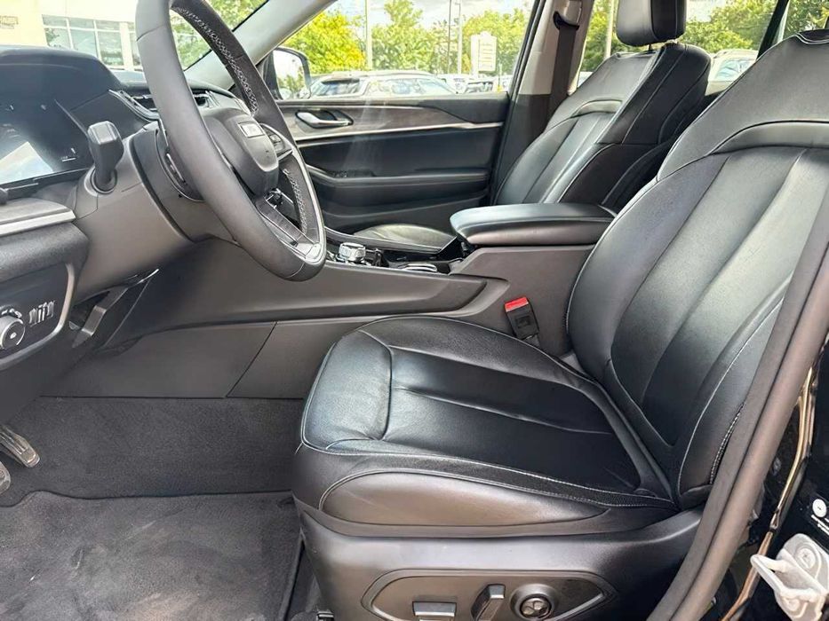 Jeep Grand Cherokee      2023