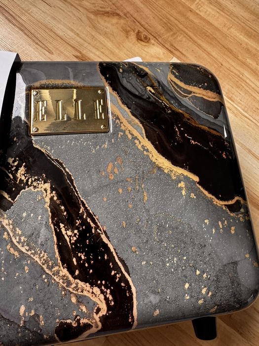 Walizka/kuferek/kosmetyczka