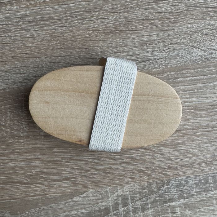 Деревʼяна щітка для масажу з натуральним ворсом