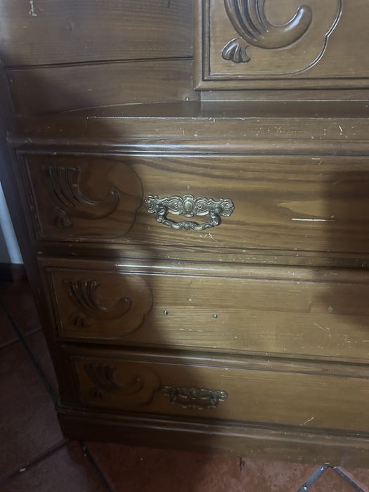 Cómoda e mesinhas de cabeceira