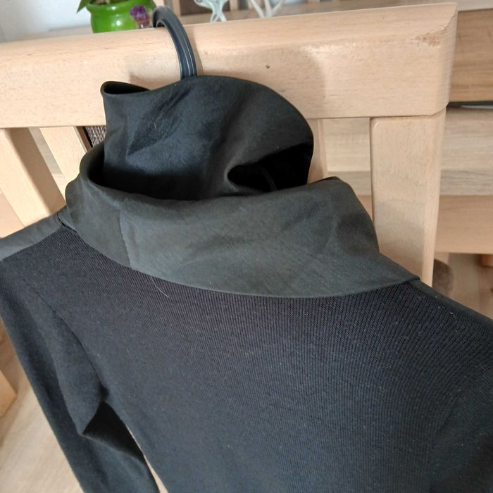 Wizytowa czarna ciekawa sukienka