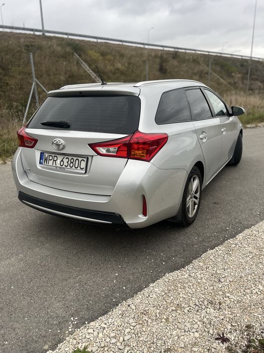 Sprzedam toyota auris 1.4 D4D 90km