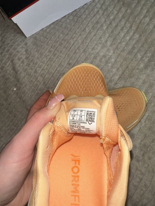 кросівки жіночі saucony guide 18